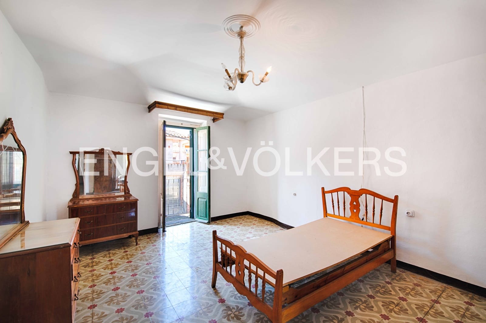 6 bedroom Townhouse for sale in Garriguella with garage - € 320,000 (Ref: 9869665)