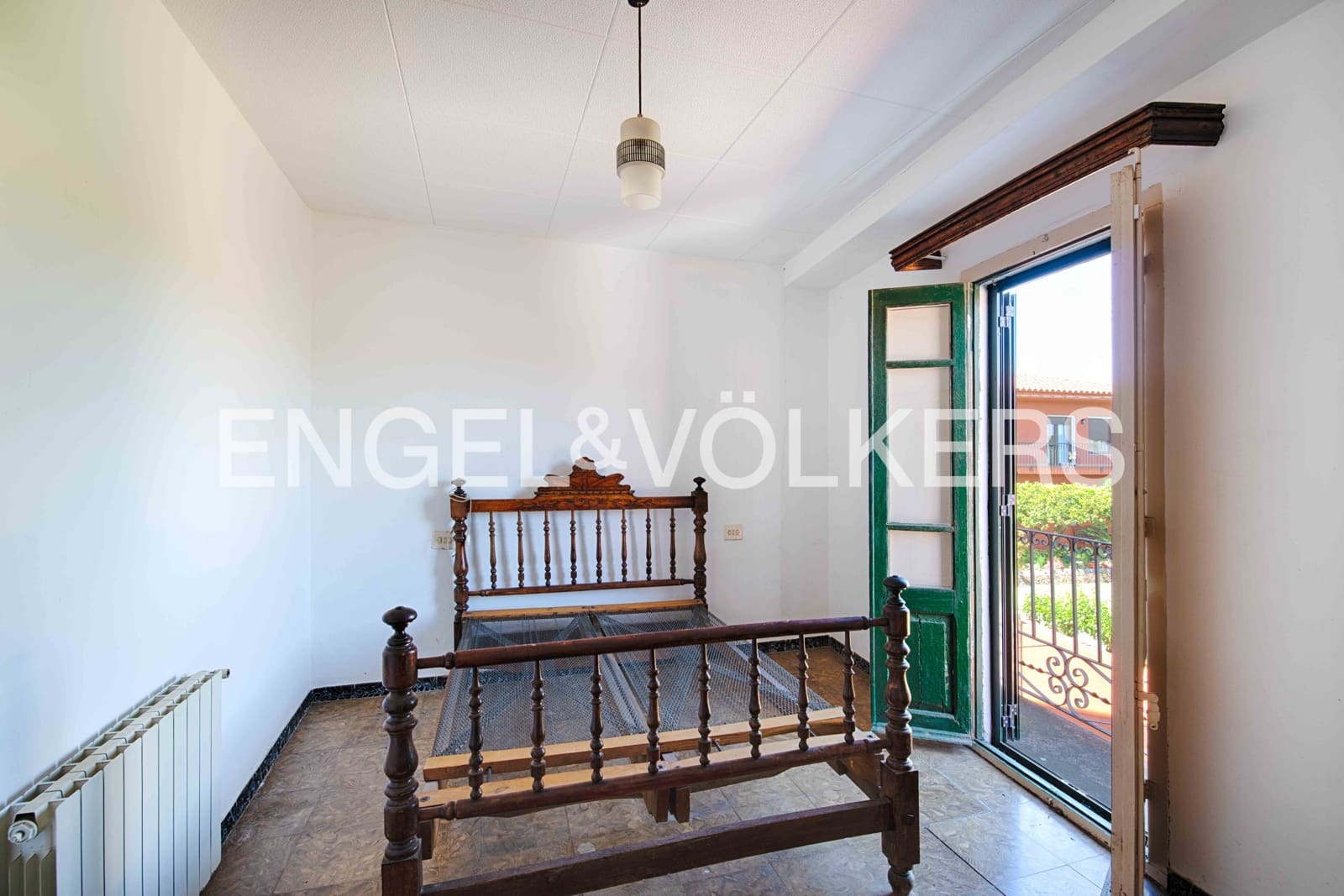 6 bedroom Townhouse for sale in Garriguella with garage - € 320,000 (Ref: 9869665)