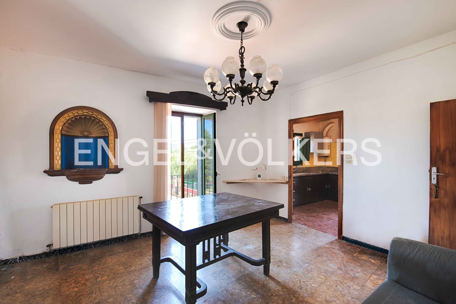 6 bedroom Townhouse for sale in Garriguella with garage - € 320,000 (Ref: 9869665)
