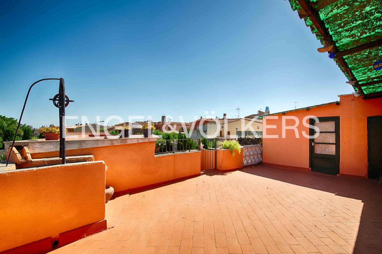 6 bedroom Townhouse for sale in Garriguella with garage - € 320,000 (Ref: 9869665)