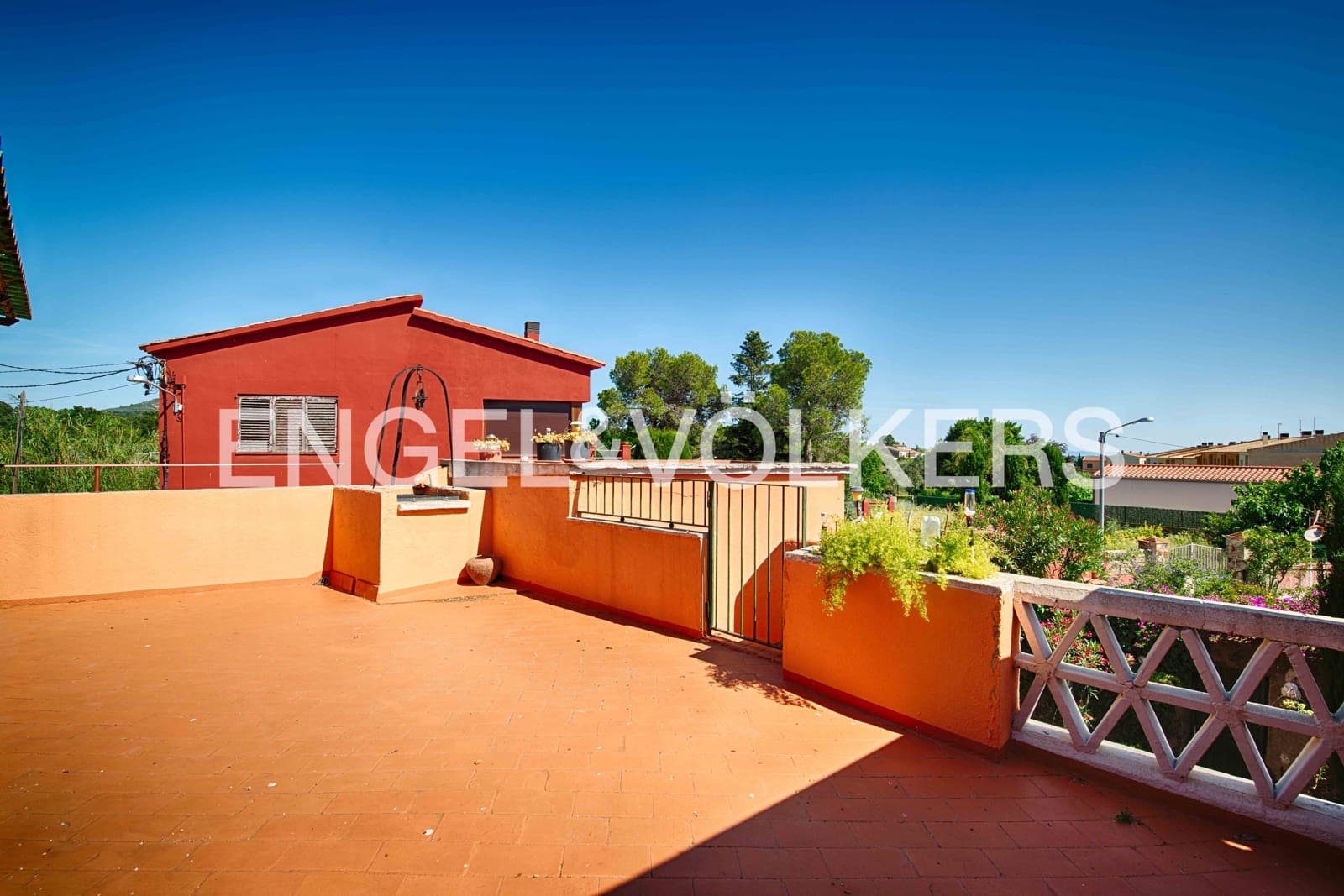 6 bedroom Townhouse for sale in Garriguella with garage - € 320,000 (Ref: 9869665)