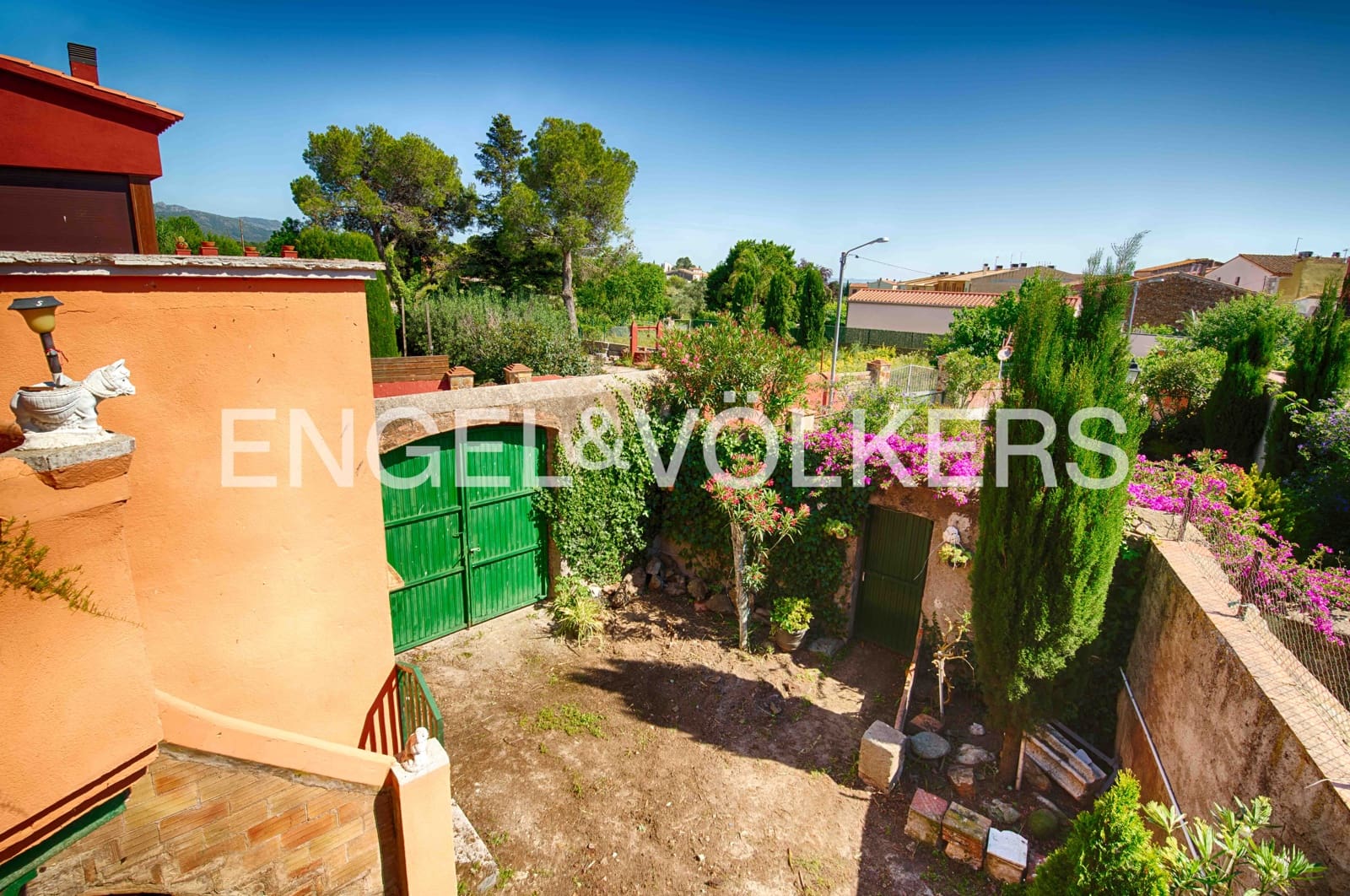 6 bedroom Townhouse for sale in Garriguella with garage - € 320,000 (Ref: 9869665)