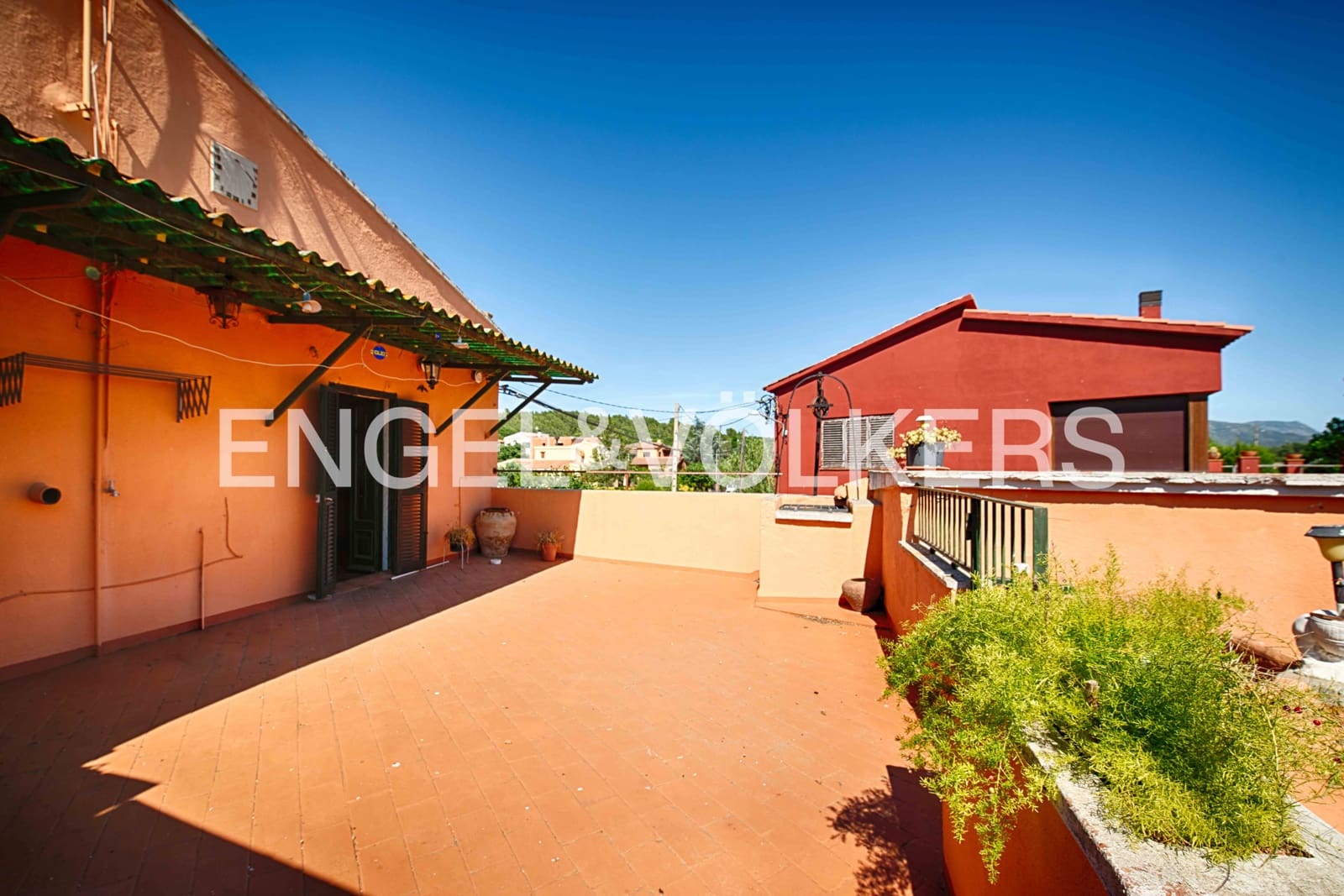 6 bedroom Townhouse for sale in Garriguella with garage - € 320,000 (Ref: 9869665)