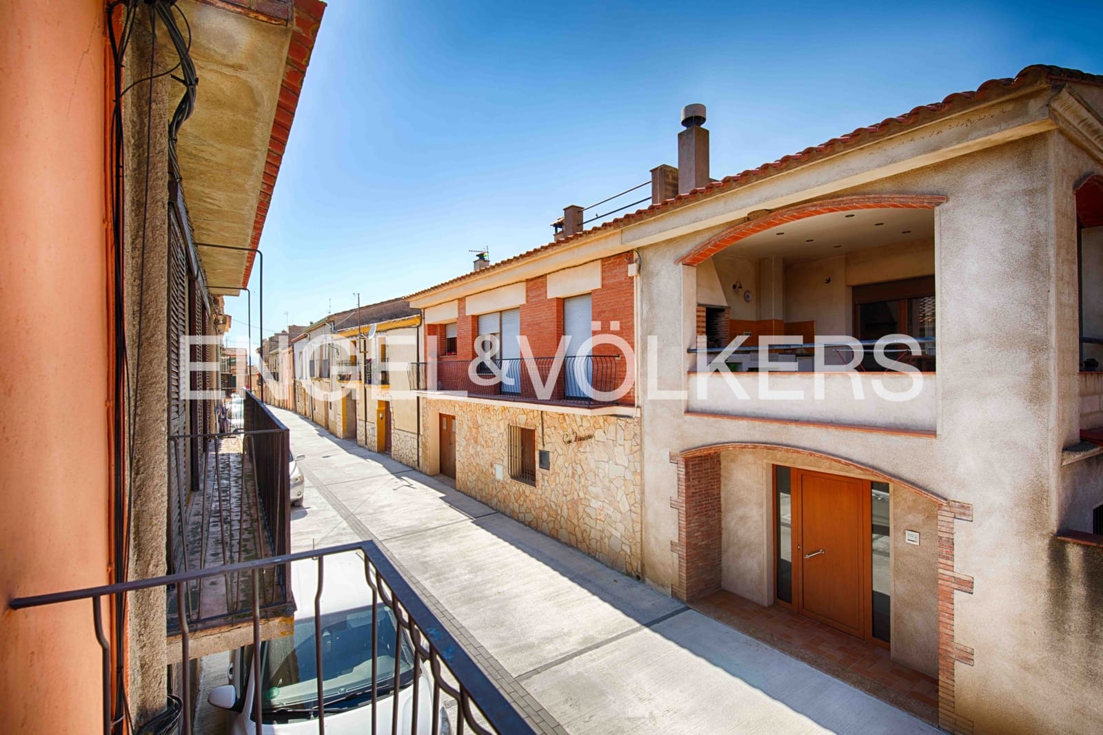 6 bedroom Townhouse for sale in Garriguella with garage - € 320,000 (Ref: 9869665)