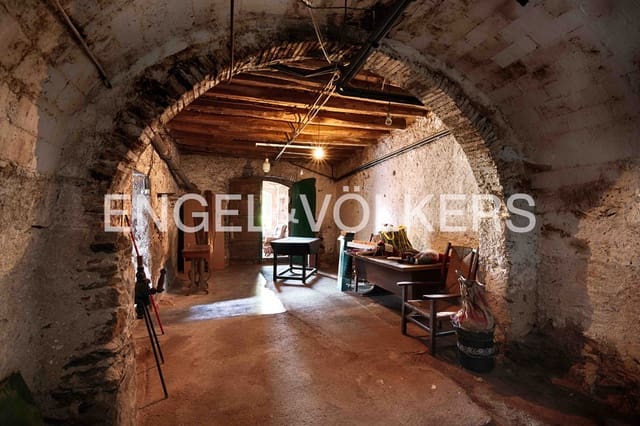 6 quarto Casa em Banda para venda em Garriguella com garagem - 320 000 € (Ref: 9869665)