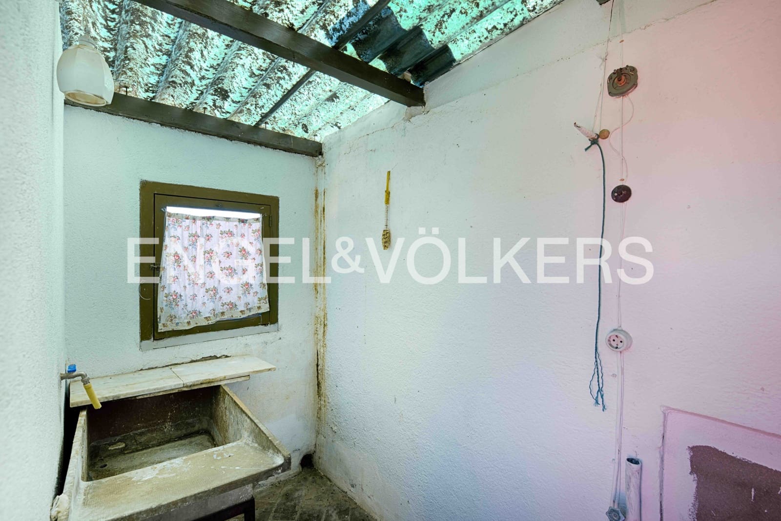 6 bedroom Townhouse for sale in Garriguella with garage - € 320,000 (Ref: 9869665)