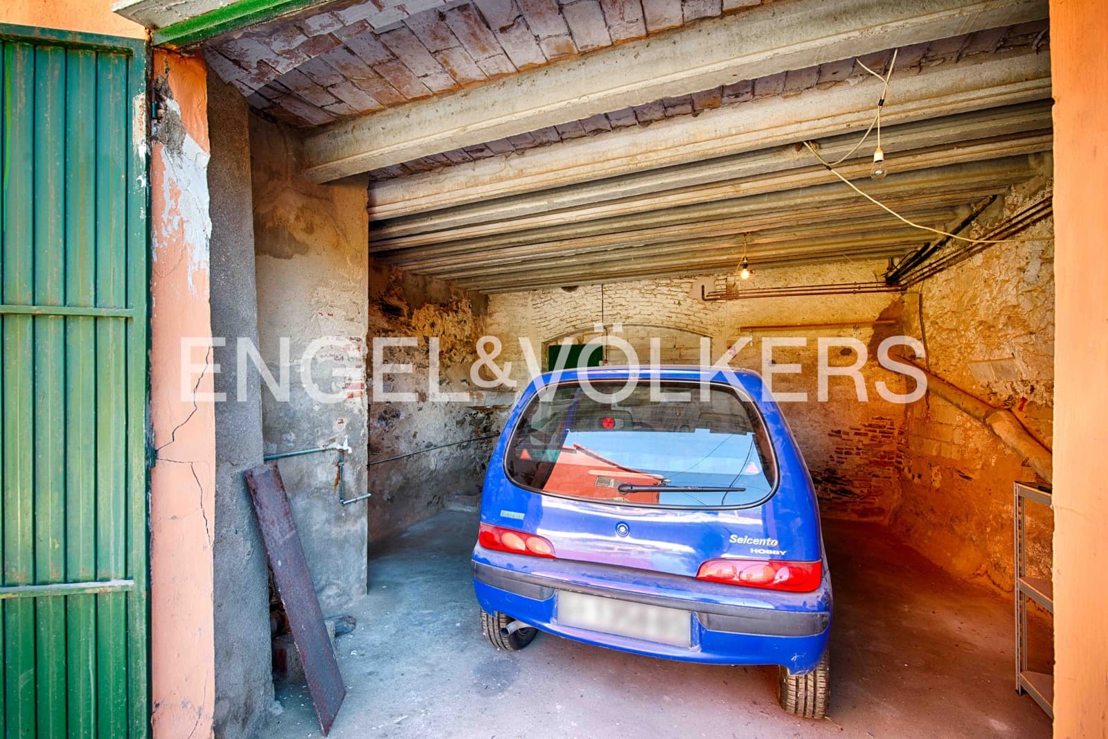 6 bedroom Townhouse for sale in Garriguella with garage - € 320,000 (Ref: 9869665)