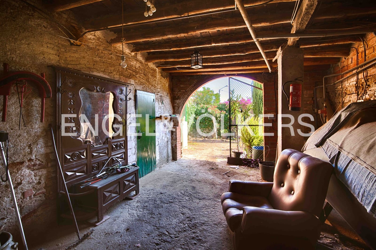 6 bedroom Townhouse for sale in Garriguella with garage - € 320,000 (Ref: 9869665)
