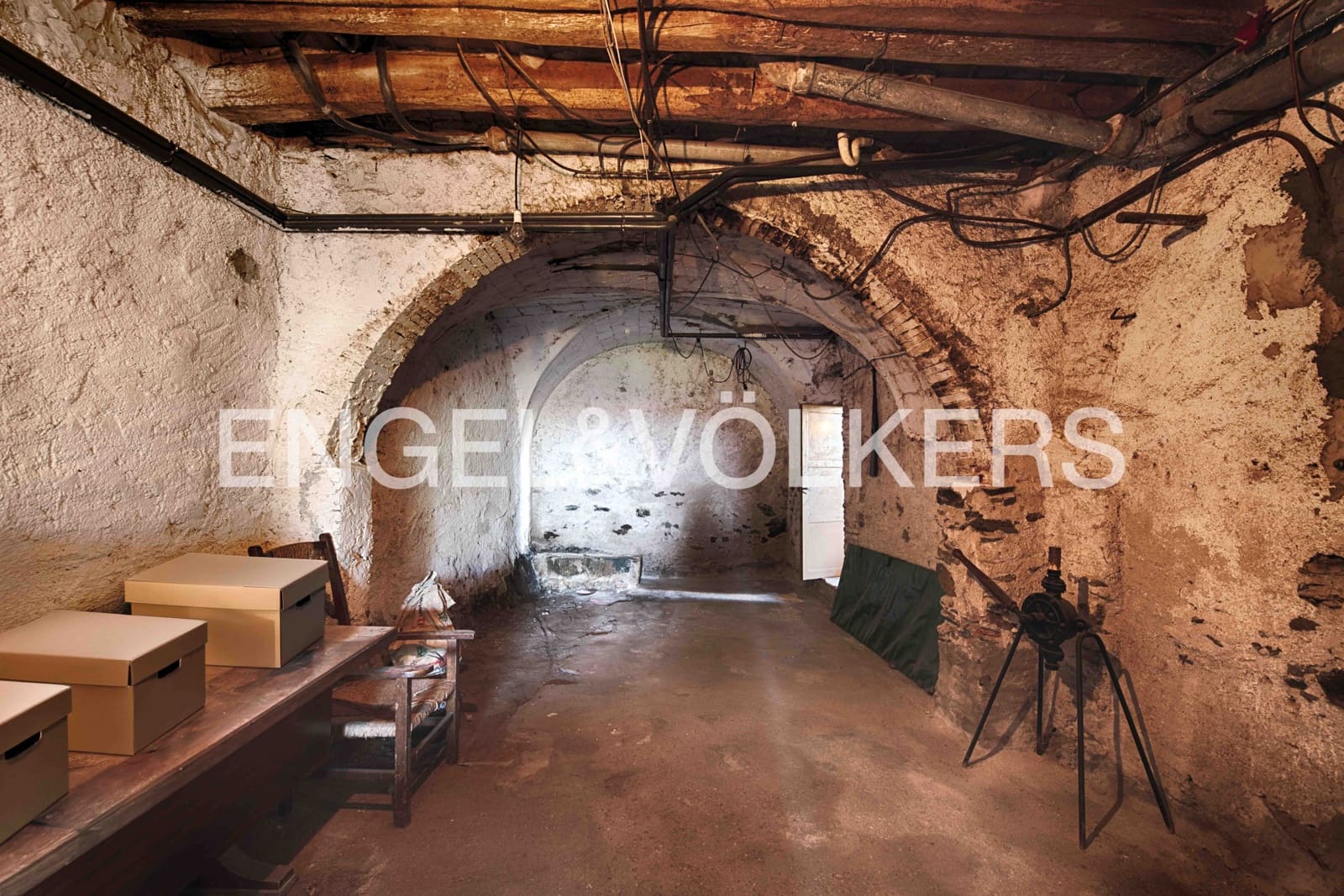 6 bedroom Townhouse for sale in Garriguella with garage - € 320,000 (Ref: 9869665)