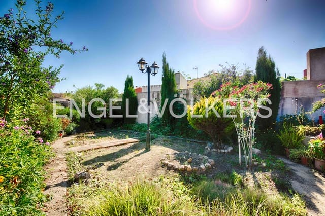 6 quarto Casa em Banda para venda em Garriguella com garagem - 320 000 € (Ref: 9869665)