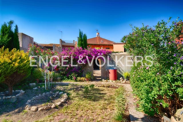 6 quarto Casa em Banda para venda em Garriguella com garagem - 320 000 € (Ref: 9869665)