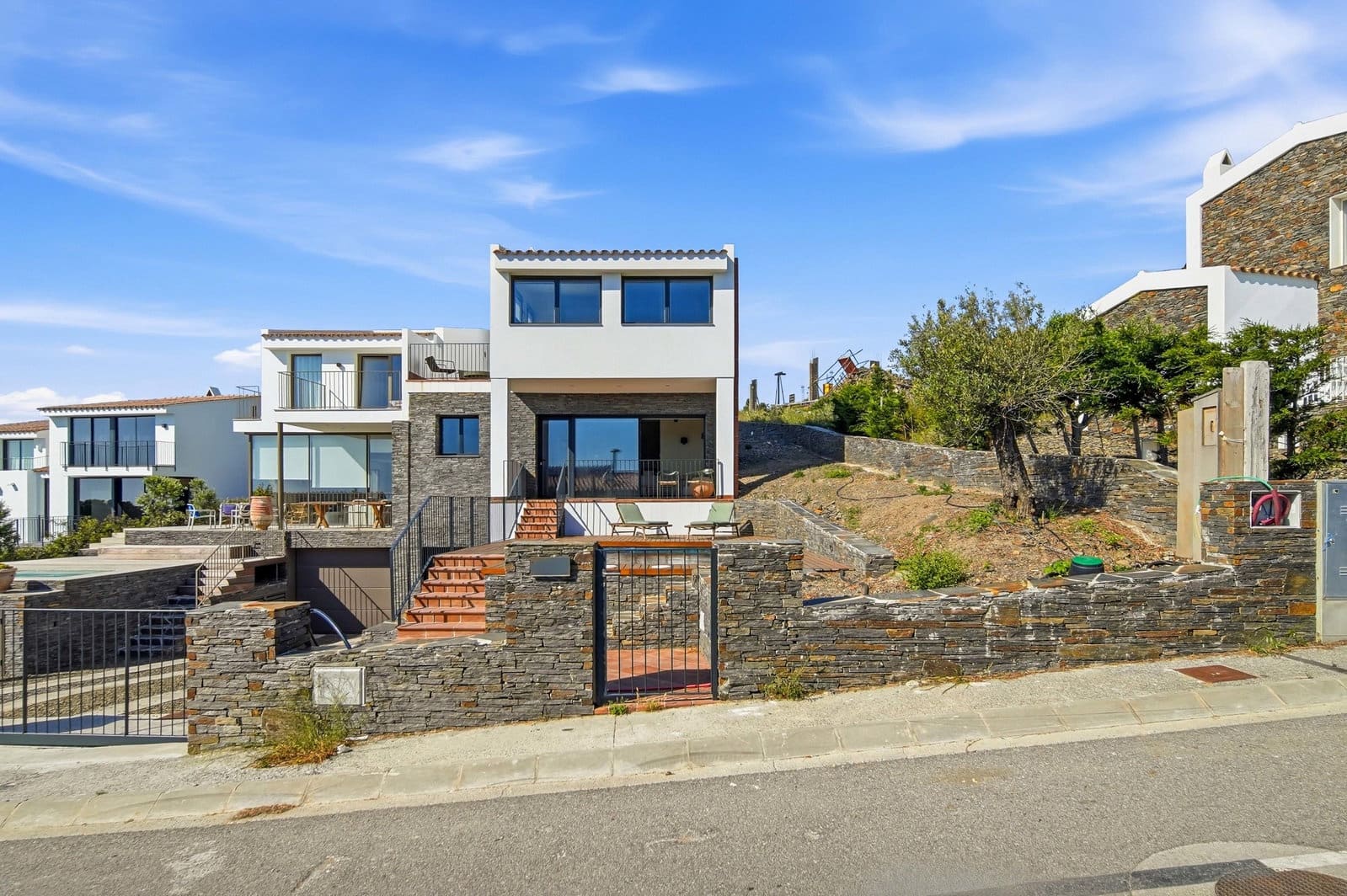 3 bedroom Terraced Villa for sale in Cadaques with pool - € 1,450,000 (Ref: 9872547)