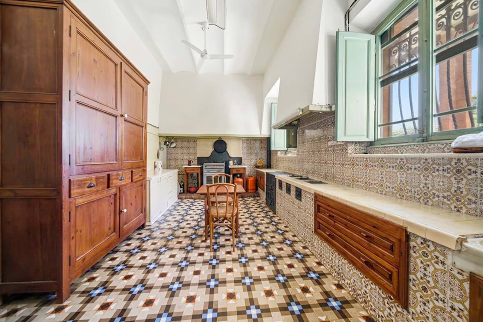 13 soveværelse Finca/Landehus til salg i Castello d'Empuries med garage - € 3.500.000 (Ref: 9877696)