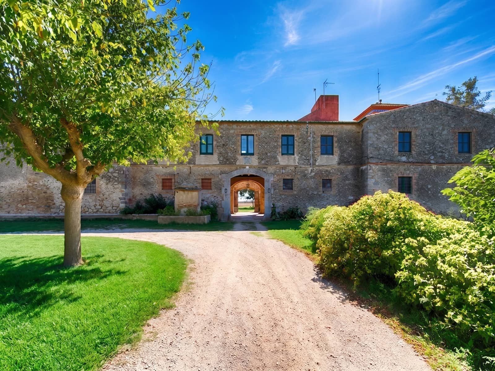 13 soveværelse Finca/Landehus til salg i Castello d'Empuries med garage - € 3.500.000 (Ref: 9877696)