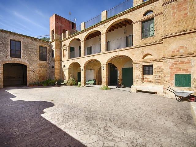 13 soveværelse Finca/Landehus til salg i Castelló d'Empúries med garage - € 4.100.100 (Ref: 9877696)