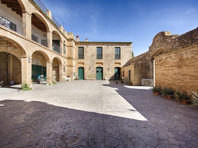 13 soveværelse Finca/Landehus til salg i Castelló d'Empúries med garage - € 4.100.100 (Ref: 9877696)