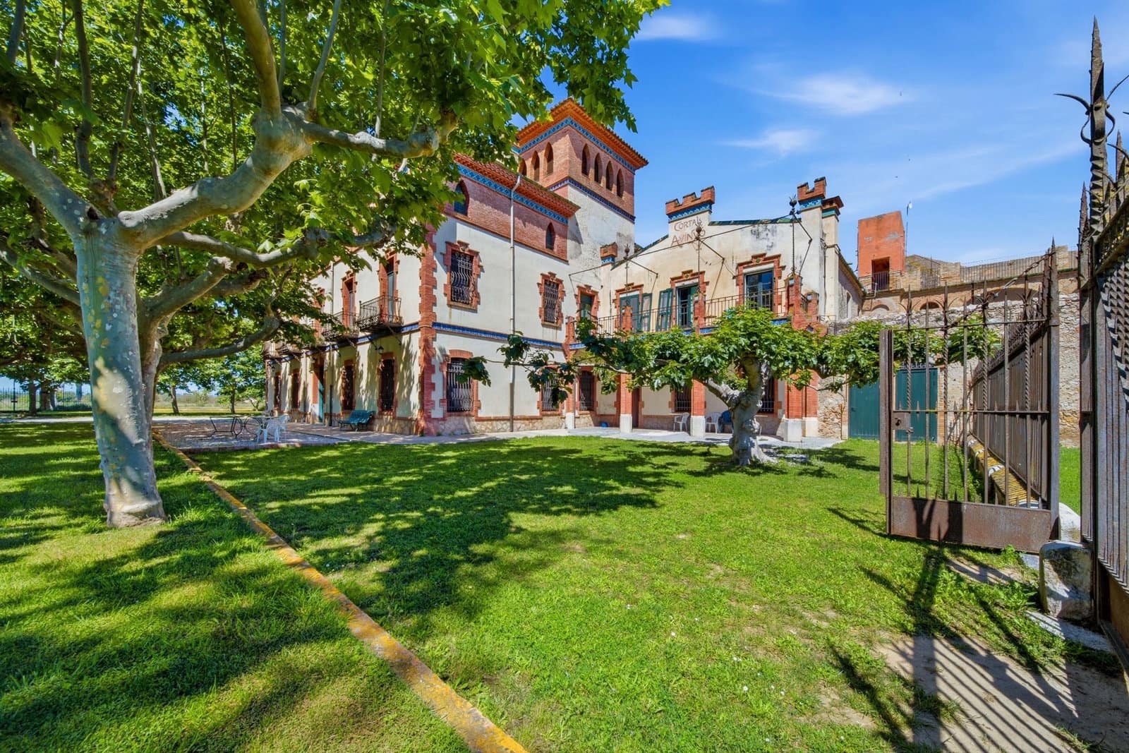 13 sovrum Finca/Hus på landet till salu i Castello d'Empuries med garage - 4 100 100 € (Ref: 9877696)