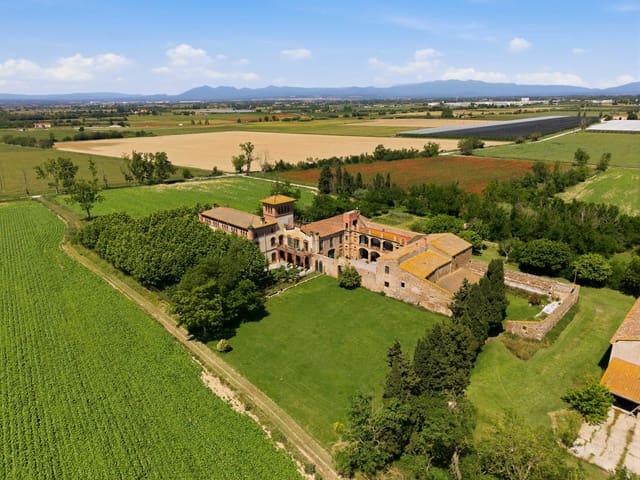 13 soveværelse Finca/Landehus til salg i Castelló d'Empúries med garage - € 4.100.100 (Ref: 9877696)