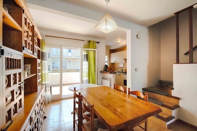 3 slaapkamer Rijtjeshuis te koop in Empuriabrava, Castelló d'Empúries met garage - € 480.000 (Ref: 9885298)