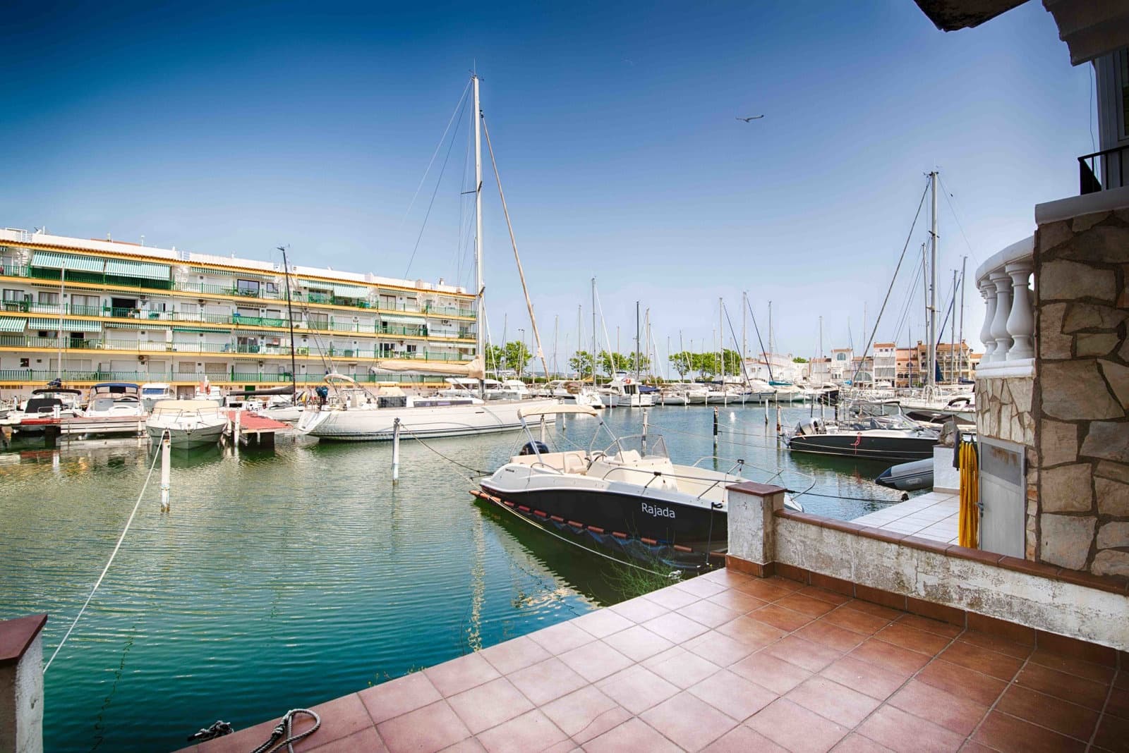 3 sovrum Radhus till salu i Empuriabrava med garage - 480 000 € (Ref: 9885298)