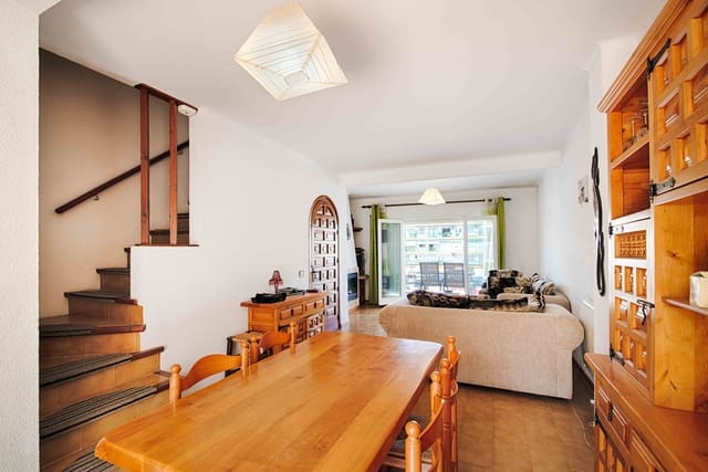 3 slaapkamer Rijtjeshuis te koop in Empuriabrava, Castelló d'Empúries met garage - € 480.000 (Ref: 9885298)