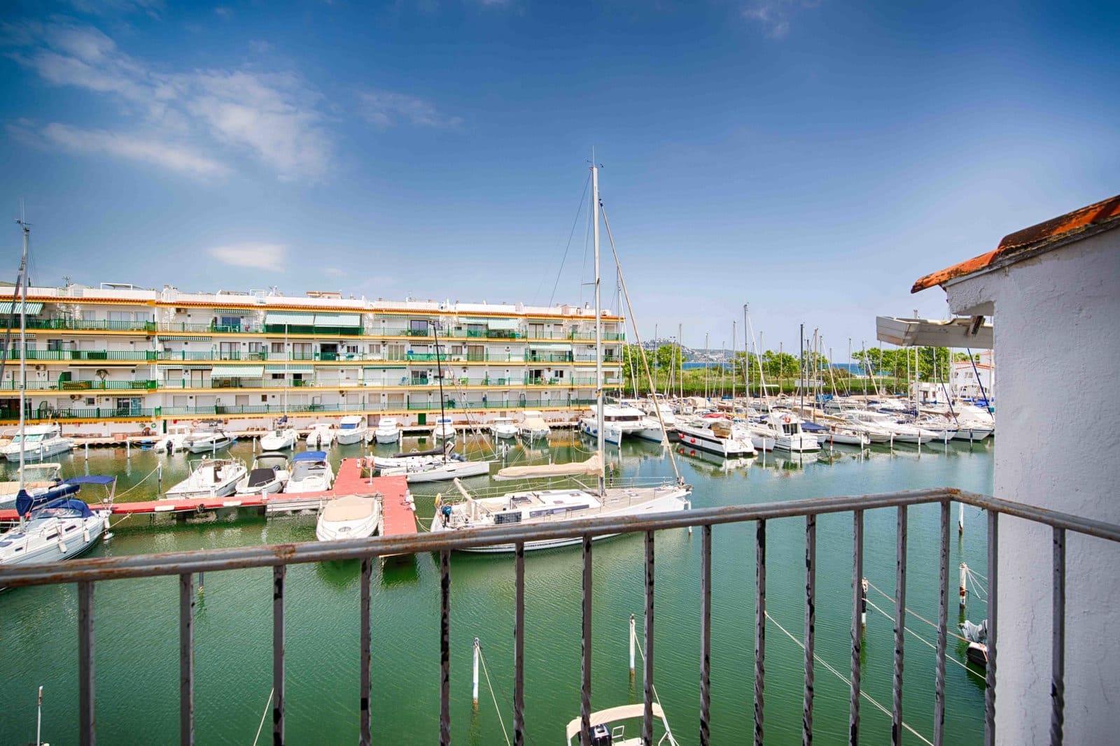 3 sovrum Radhus till salu i Empuriabrava med garage - 480 000 € (Ref: 9885298)