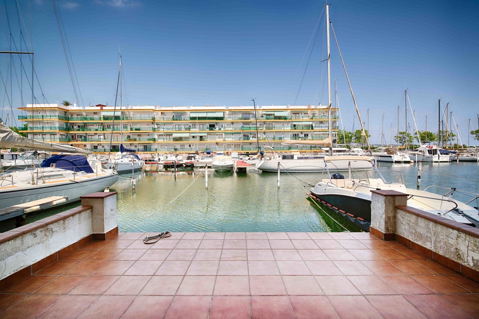 3 sovrum Radhus till salu i Empuriabrava med garage - 480 000 € (Ref: 9885298)