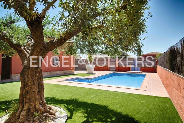 Chalet de 4 habitaciones en Navata en venta con piscina garaje - 850.000 € (Ref: 9889319)