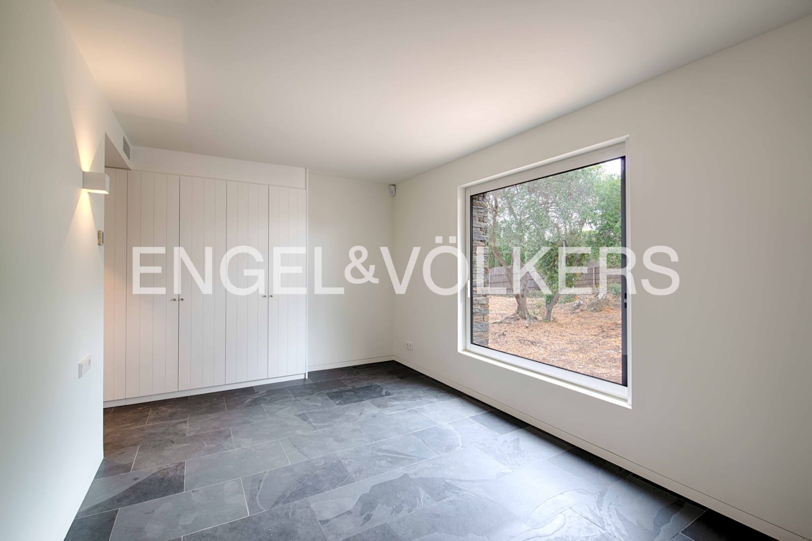 4 slaapkamer Villa te koop in Cadaques met garage - € 2.380.000 (Ref: 9891064)