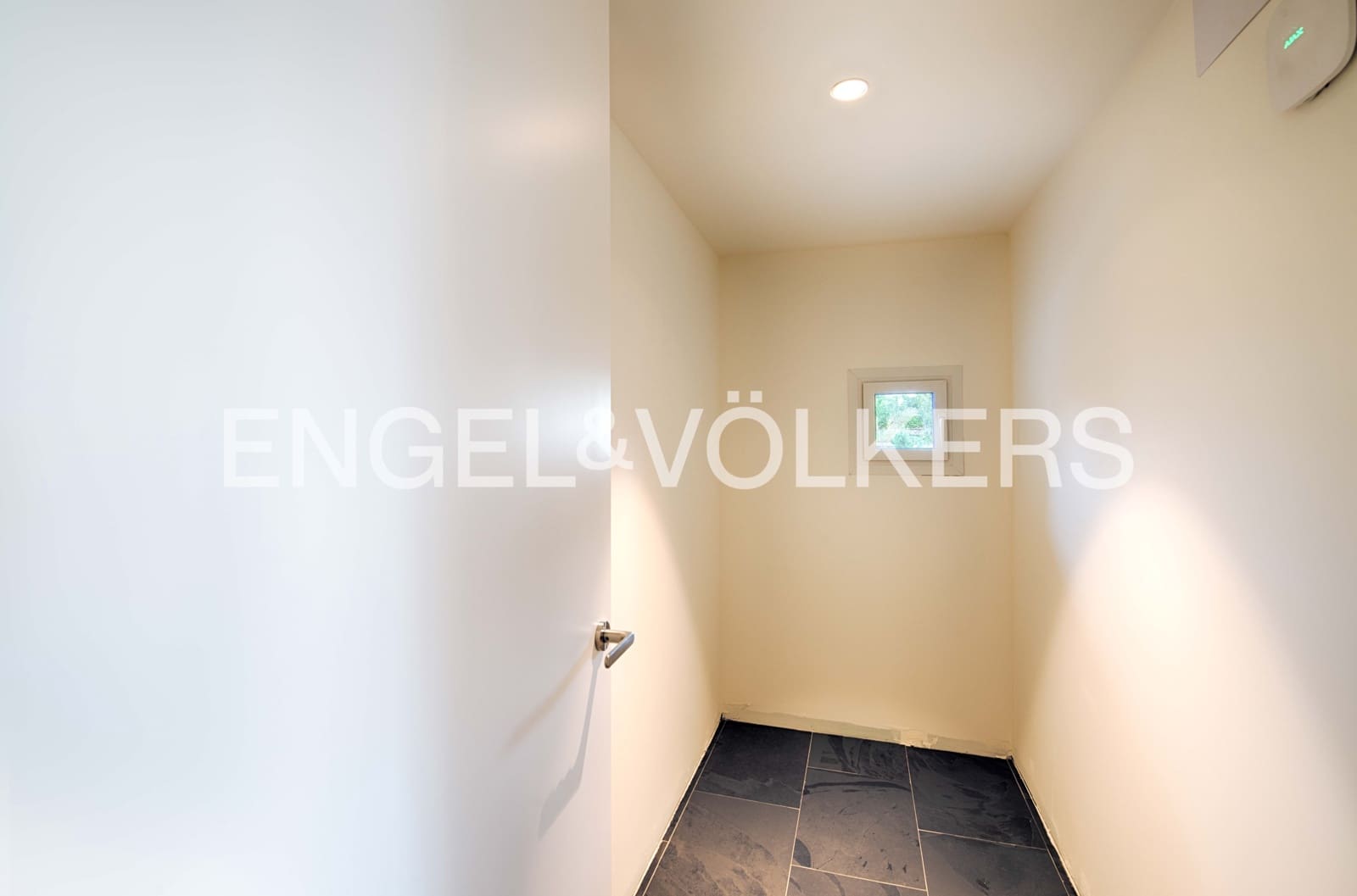 4 slaapkamer Villa te koop in Cadaques met garage - € 2.380.000 (Ref: 9891064)
