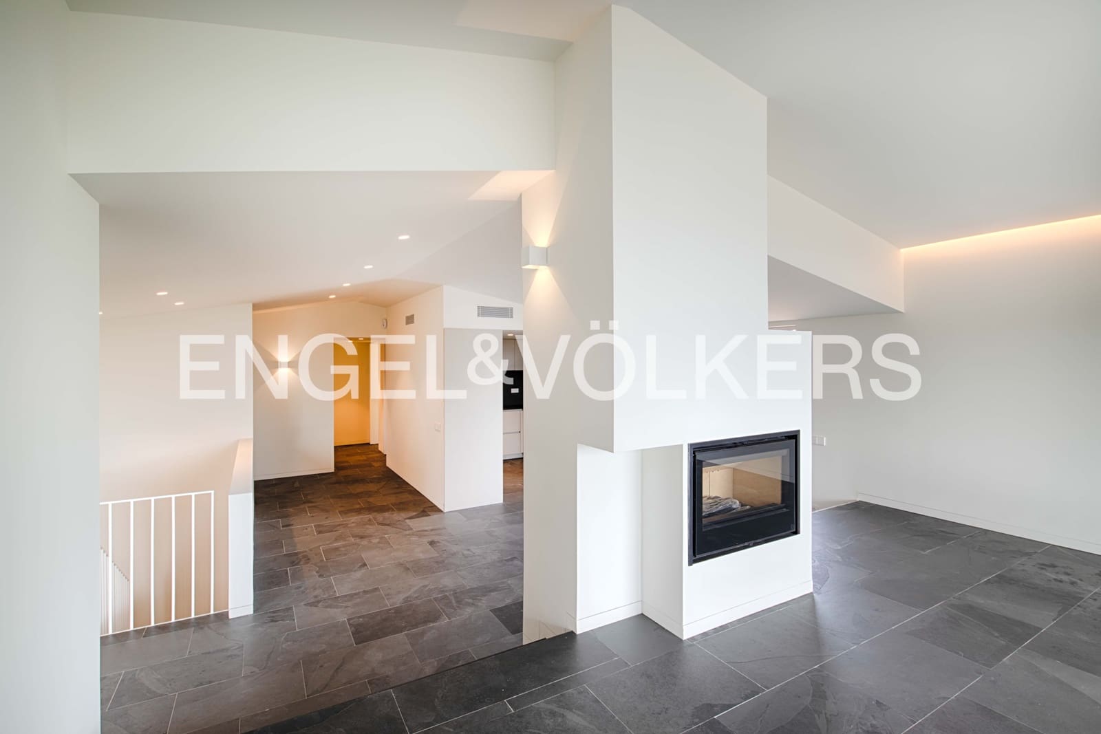 4 slaapkamer Villa te koop in Cadaques met garage - € 2.380.000 (Ref: 9891064)