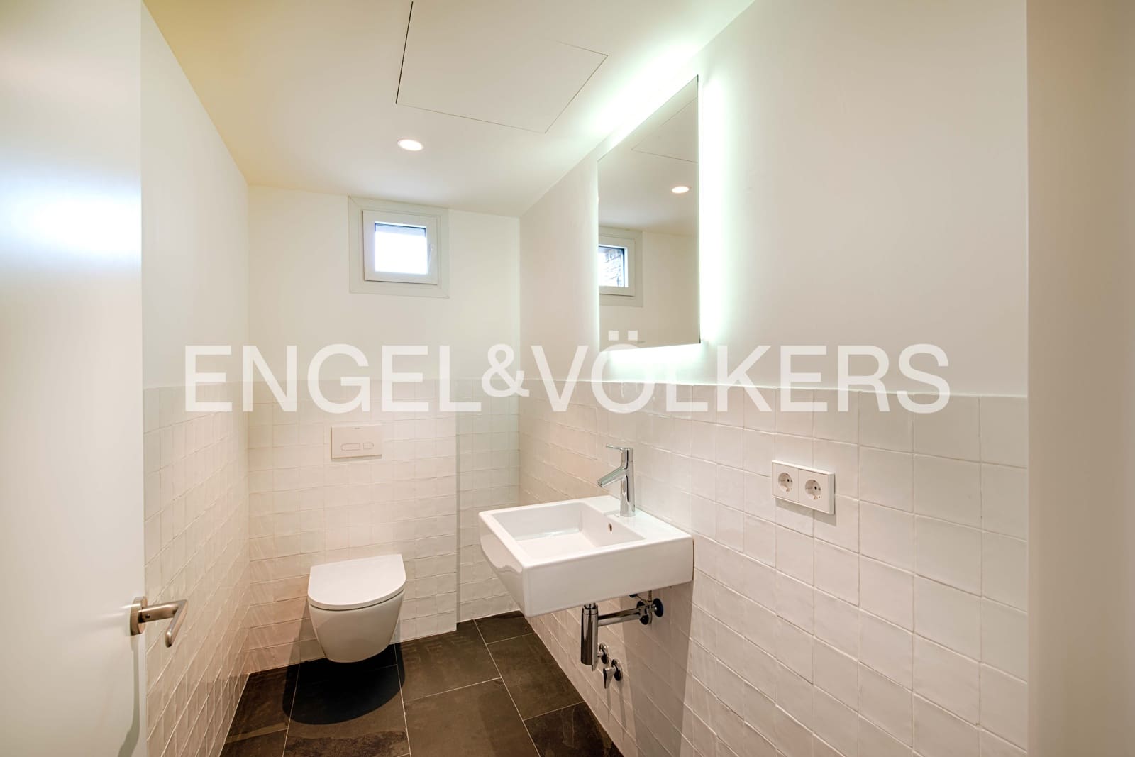 4 slaapkamer Villa te koop in Cadaques met garage - € 2.380.000 (Ref: 9891064)