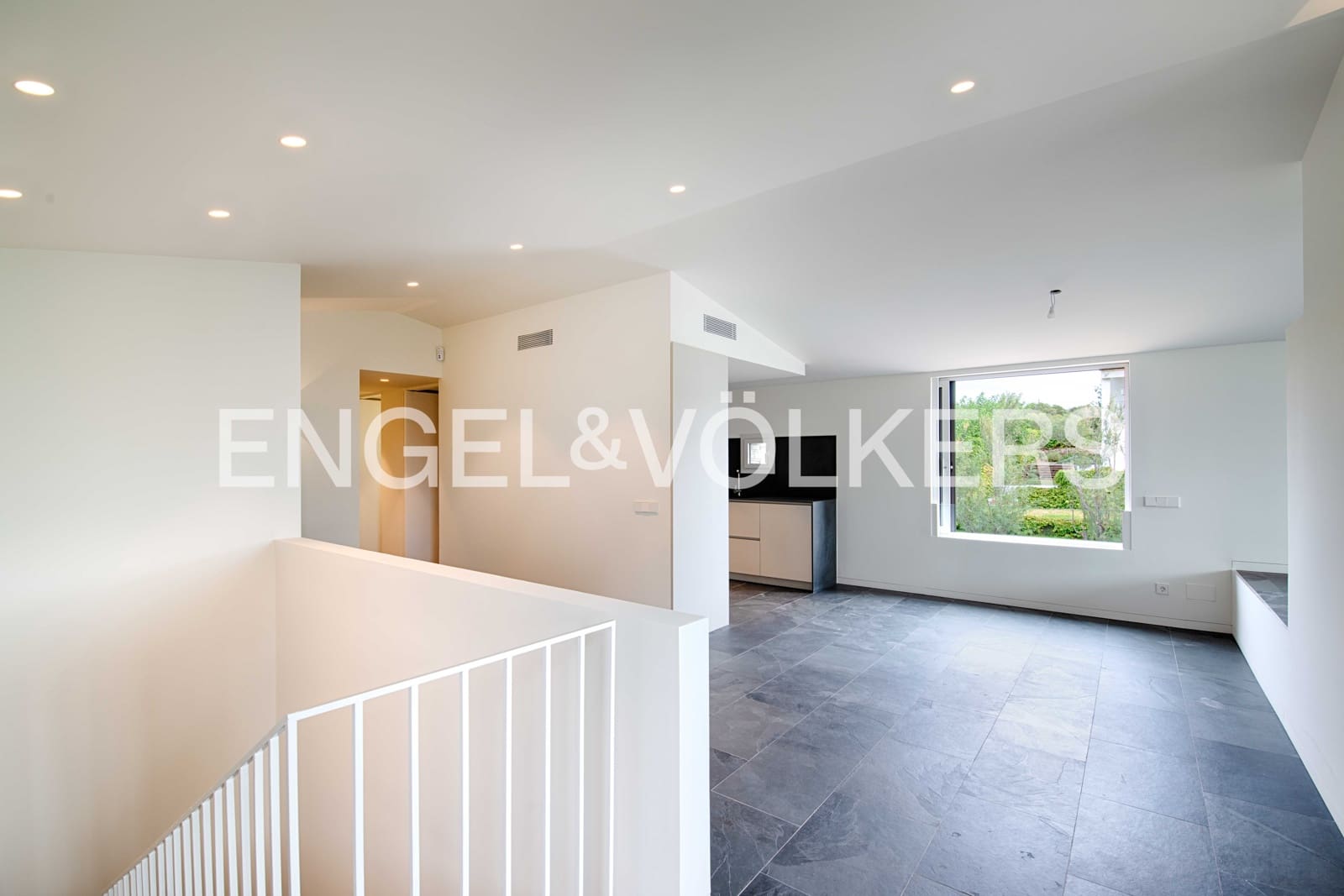 4 slaapkamer Villa te koop in Cadaques met garage - € 2.380.000 (Ref: 9891064)