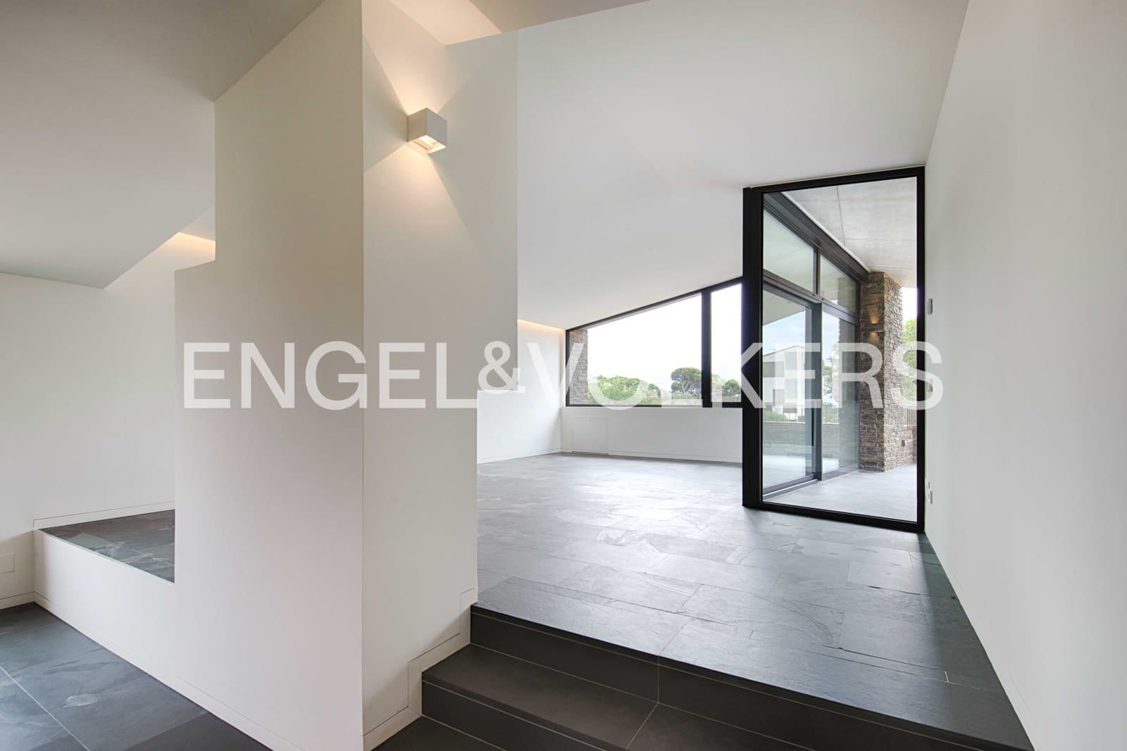 4 slaapkamer Villa te koop in Cadaques met garage - € 2.380.000 (Ref: 9891064)
