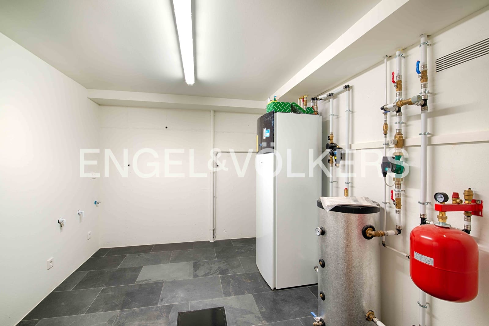 4 slaapkamer Villa te koop in Cadaques met garage - € 2.380.000 (Ref: 9891064)