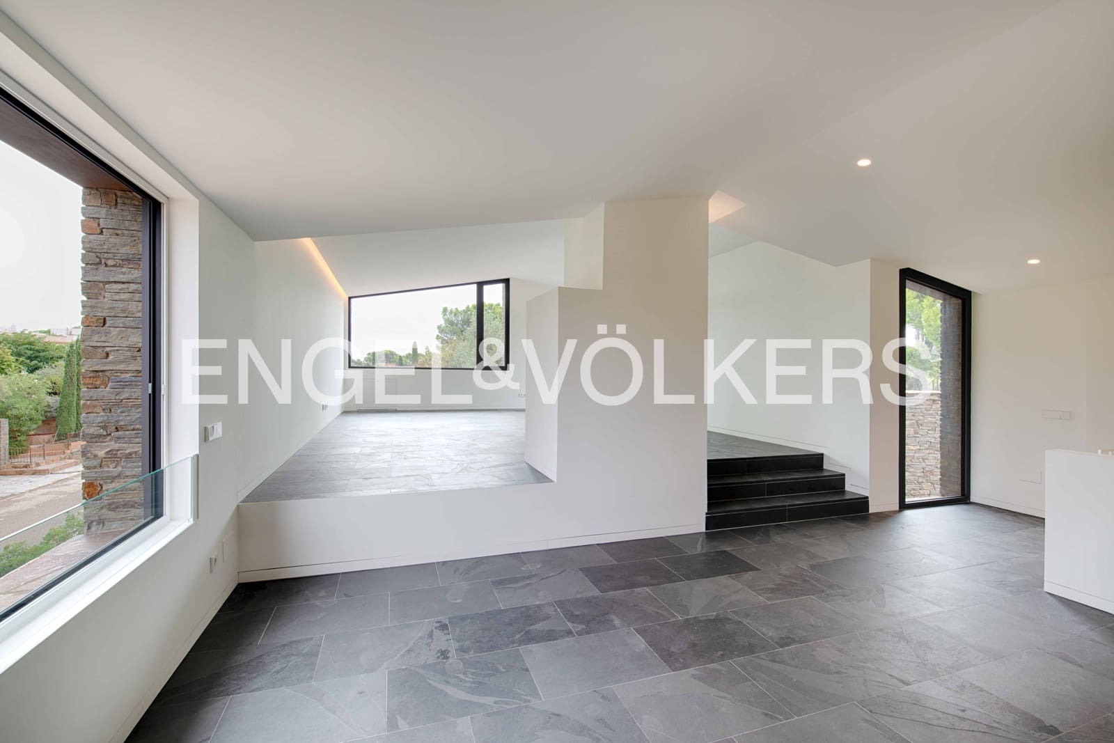 4 slaapkamer Villa te koop in Cadaques met garage - € 2.380.000 (Ref: 9891064)