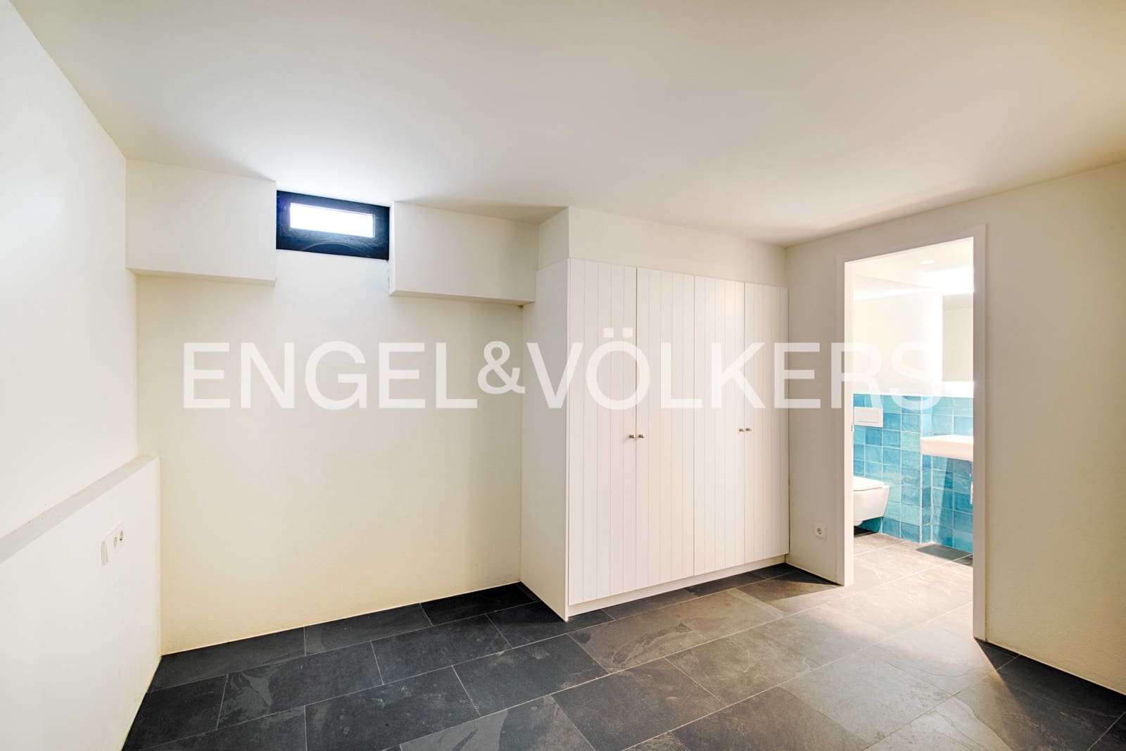 4 slaapkamer Villa te koop in Cadaques met garage - € 2.380.000 (Ref: 9891064)