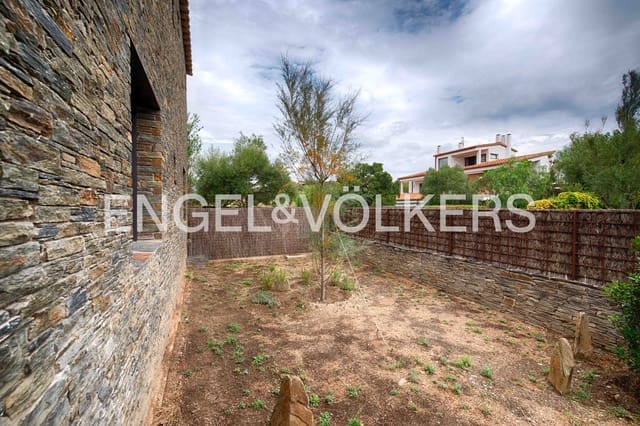 4 slaapkamer Villa te koop in Cadaqués - € 2.380.000 (Ref: 9891064)