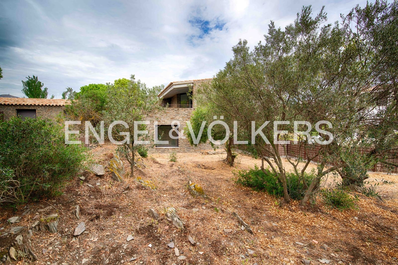 4 slaapkamer Villa te koop in Cadaques met garage - € 2.380.000 (Ref: 9891064)