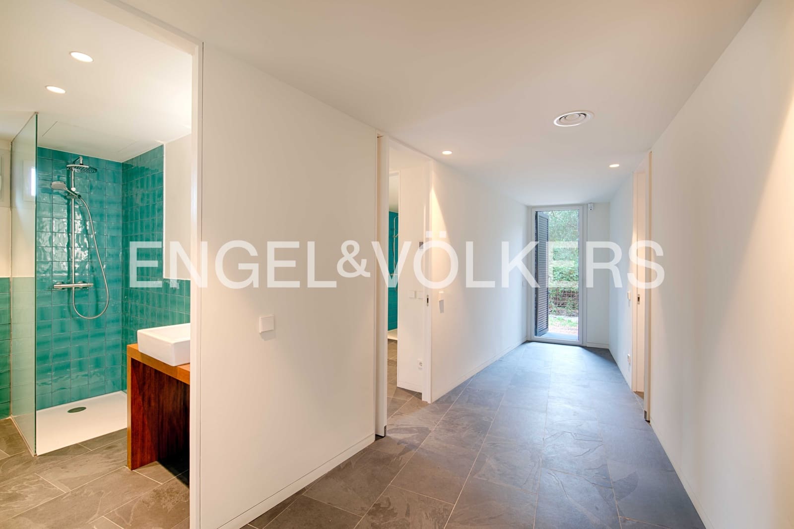 5 slaapkamer Villa te koop in Cadaques met garage - € 2.760.000 (Ref: 9891065)