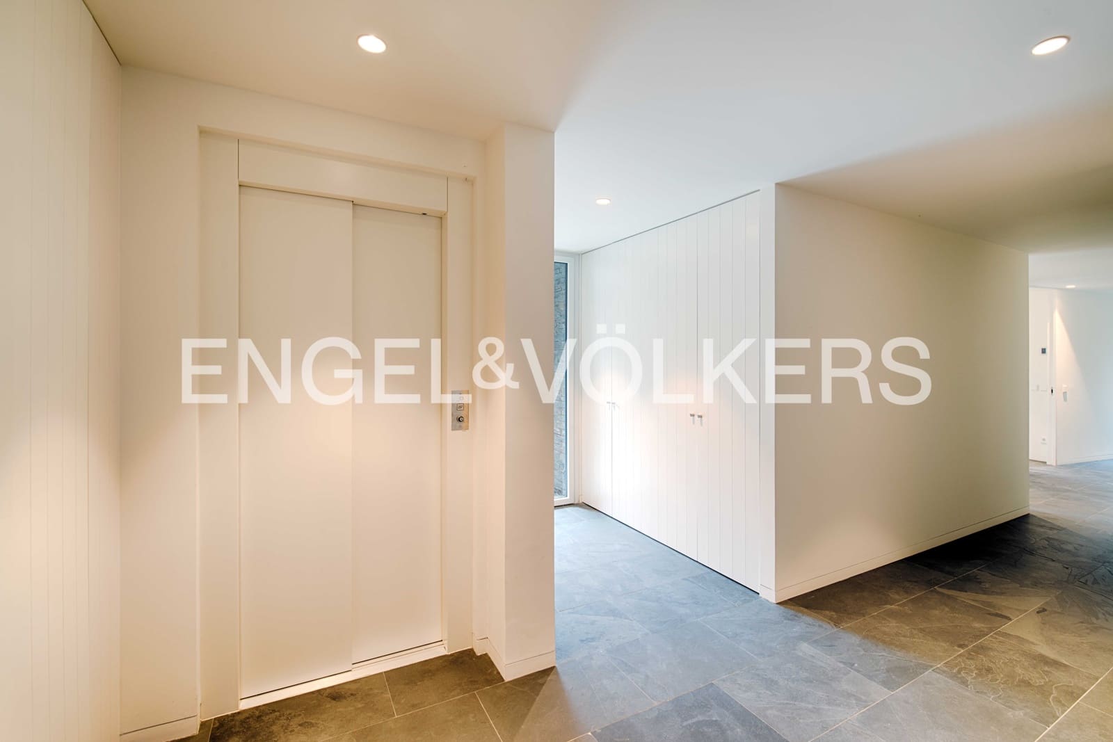 5 slaapkamer Villa te koop in Cadaques met garage - € 2.760.000 (Ref: 9891065)