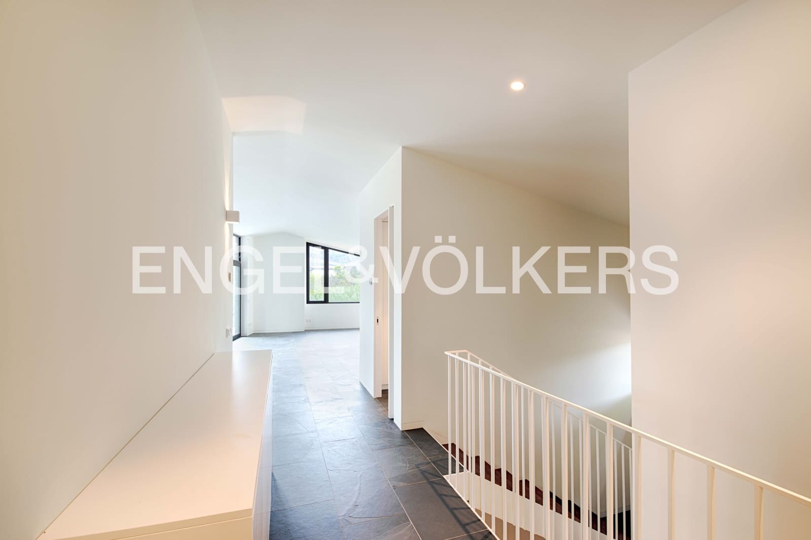 5 slaapkamer Villa te koop in Cadaques met garage - € 2.760.000 (Ref: 9891065)