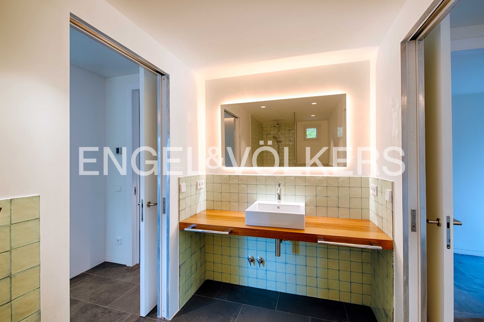 5 slaapkamer Villa te koop in Cadaques met garage - € 2.760.000 (Ref: 9891065)