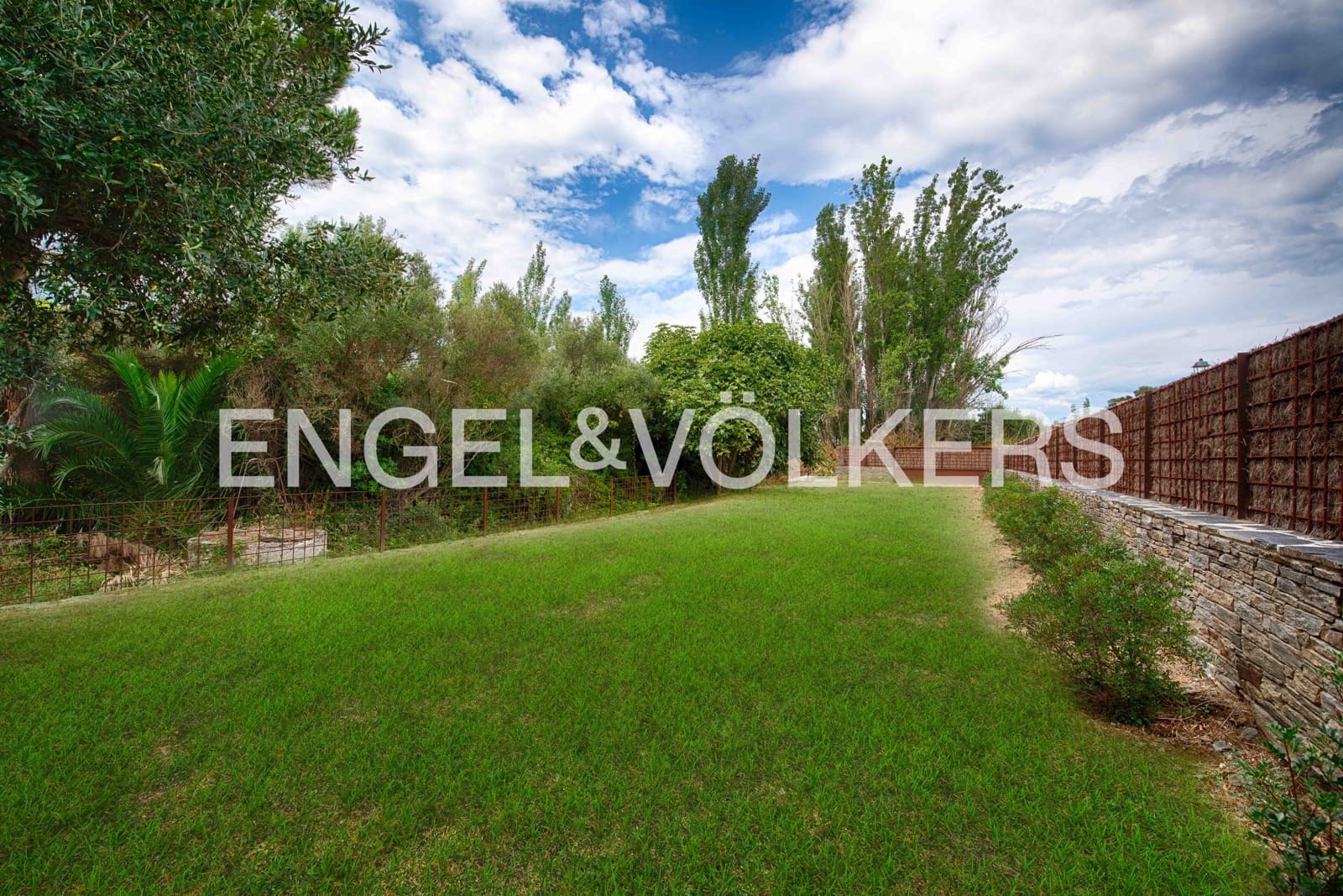 5 slaapkamer Villa te koop in Cadaques met garage - € 2.760.000 (Ref: 9891065)