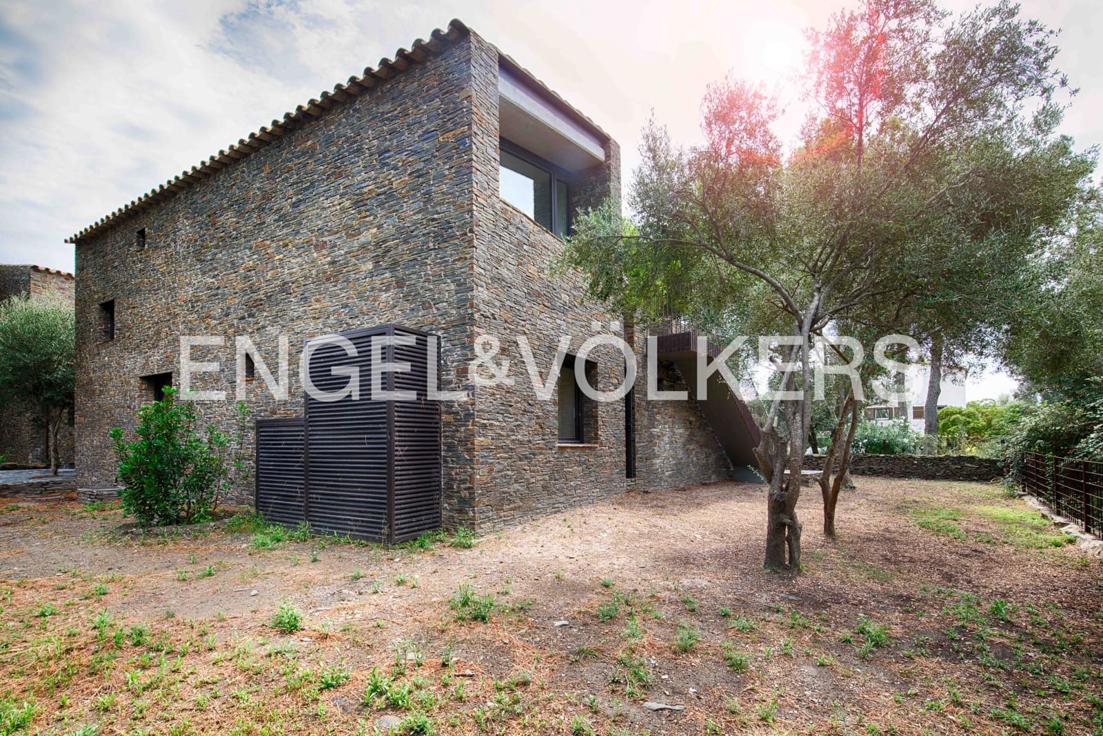 5 slaapkamer Villa te koop in Cadaques met garage - € 2.760.000 (Ref: 9891065)