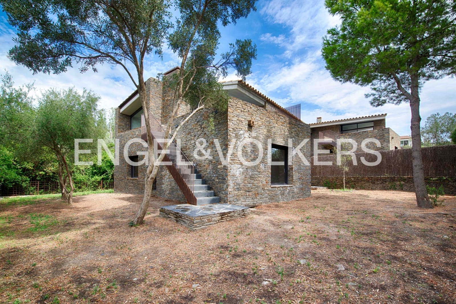 5 slaapkamer Villa te koop in Cadaques met garage - € 2.760.000 (Ref: 9891065)