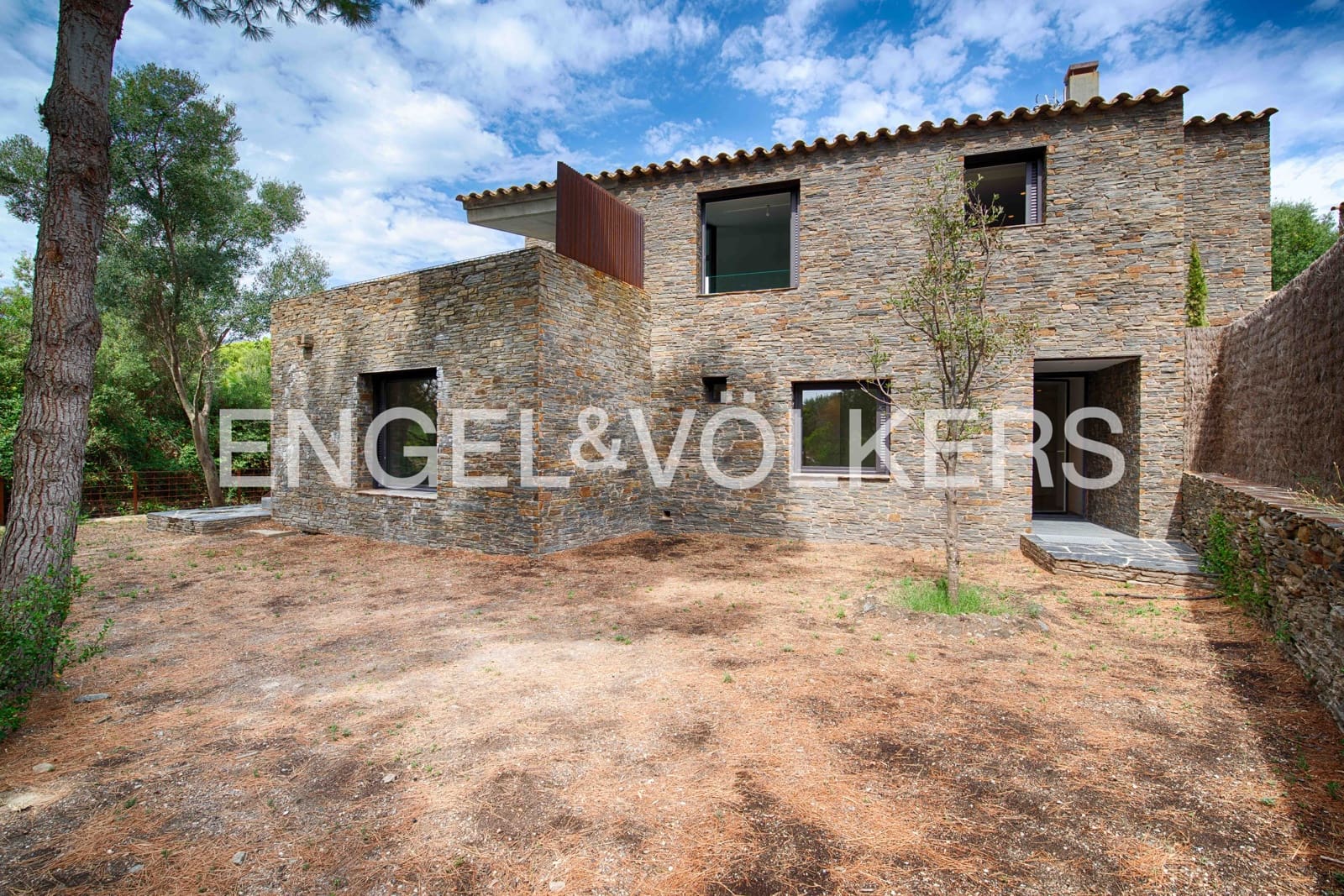 5 slaapkamer Villa te koop in Cadaques met garage - € 2.760.000 (Ref: 9891065)