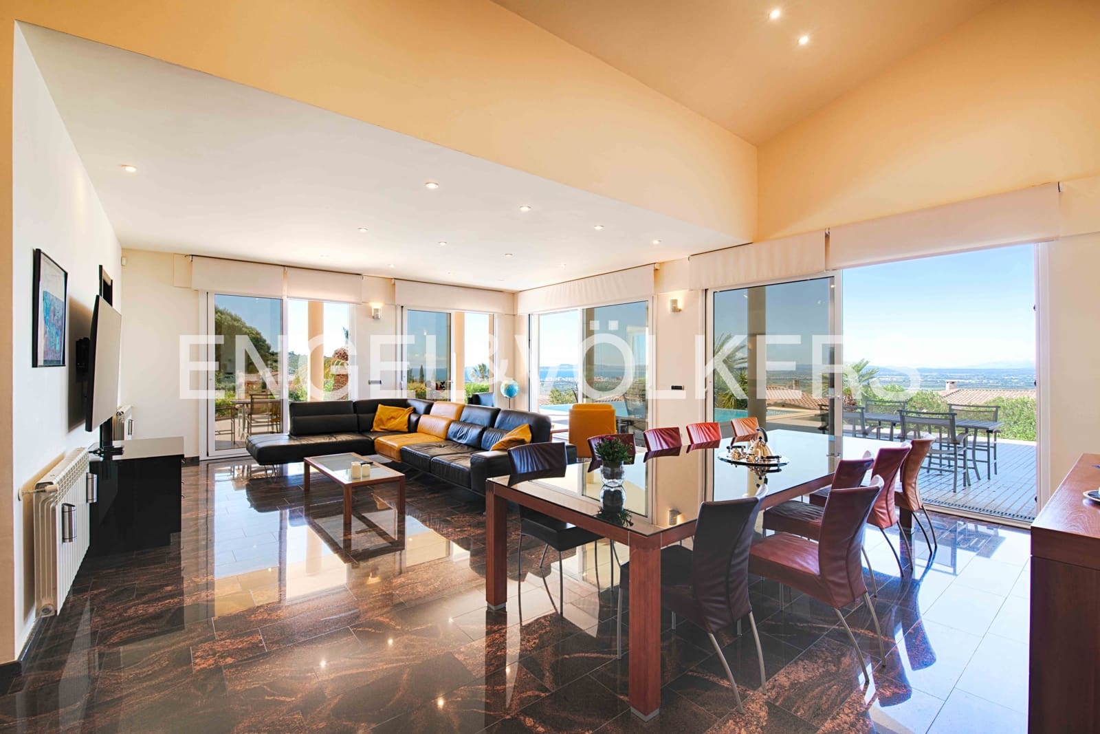 4 Zimmer Villa zu verkaufen in Pau mit Pool Garage - 990.000 € (Ref: 9891233)