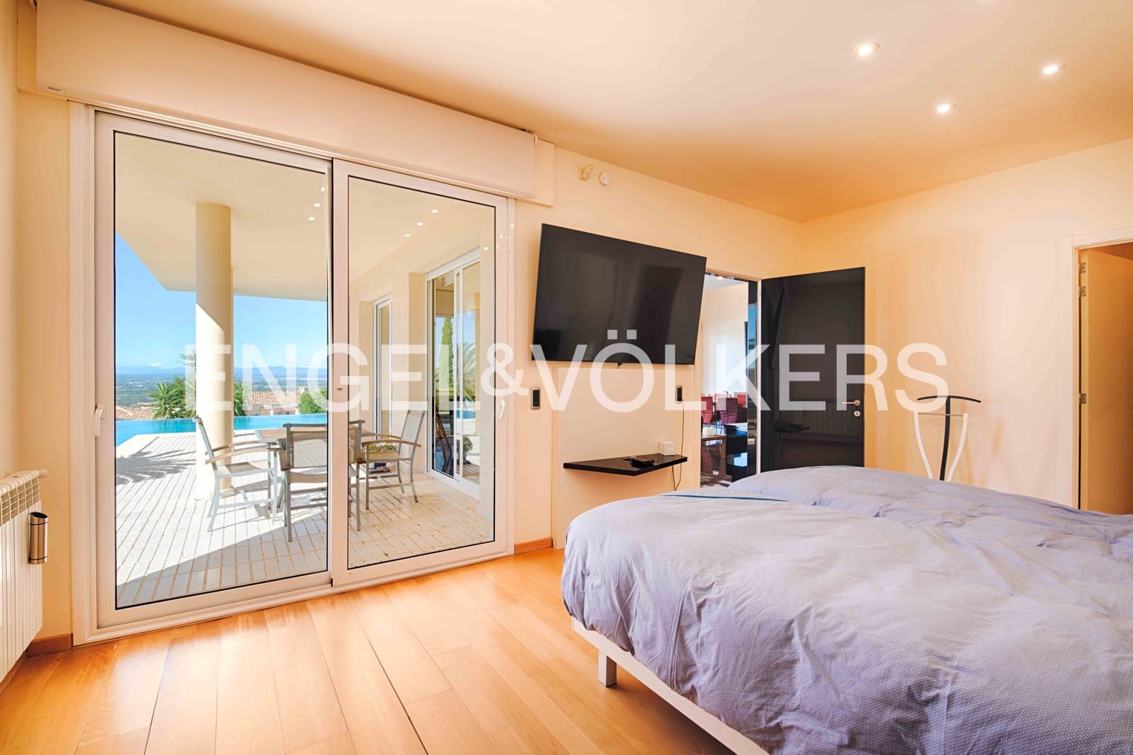 4 Zimmer Villa zu verkaufen in Pau mit Pool Garage - 990.000 € (Ref: 9891233)