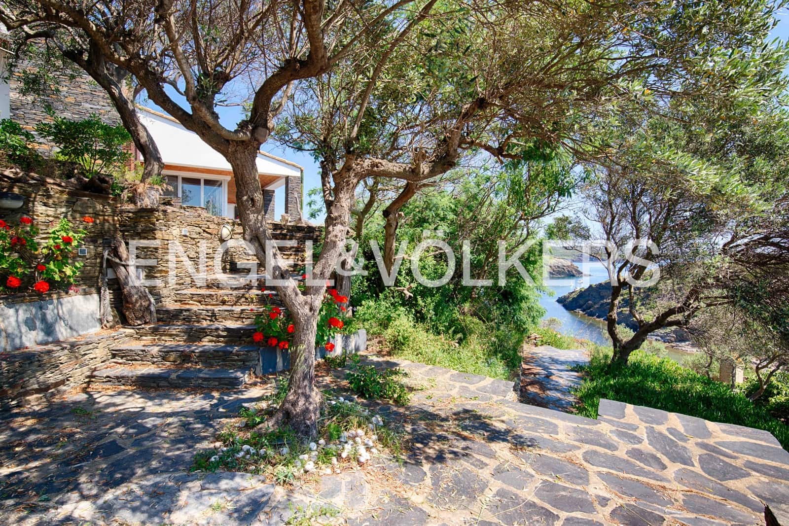 Finca/Casa Rural de 14 habitaciones en Cadaqués en venta con garaje - 9.000.000 € (Ref: 9902363)